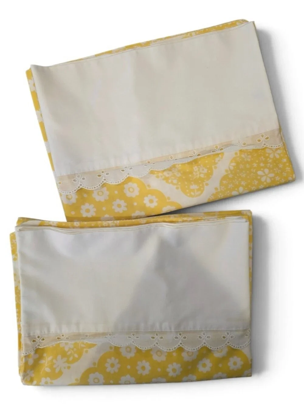 2pc Vintage Wamsutta Ultracale Standard Pillowcases Yellow White Eyelet Trim